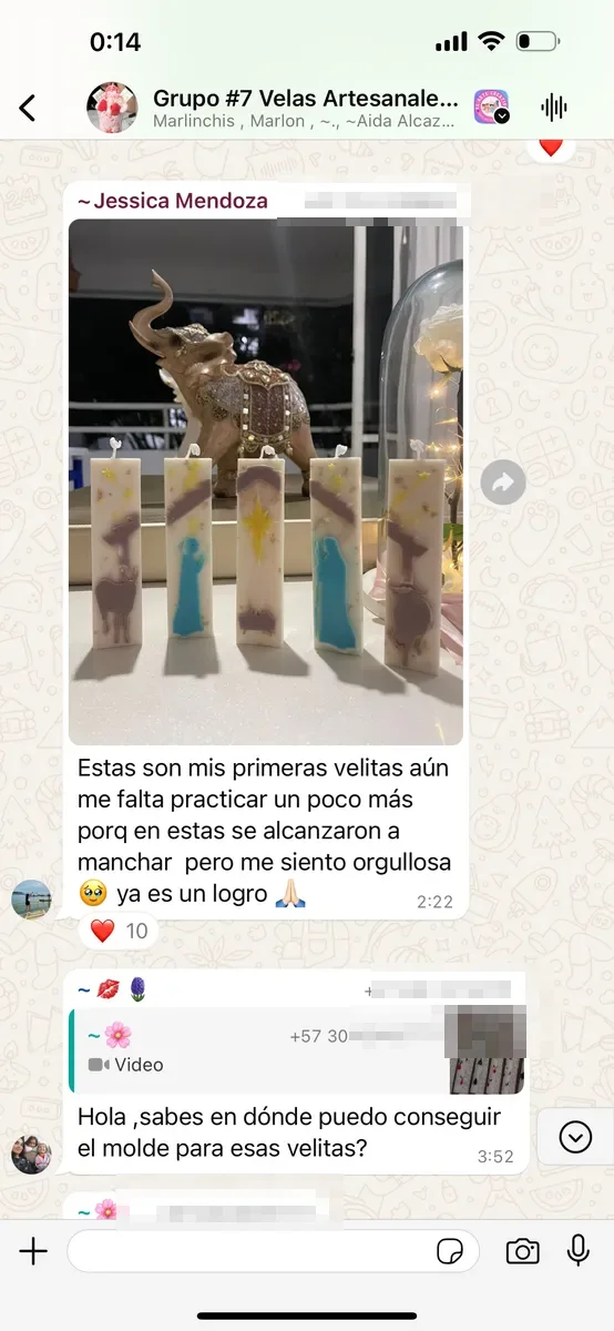 Mensajes de alumnas mostrando sus velas y jabones en la comunidad del programa